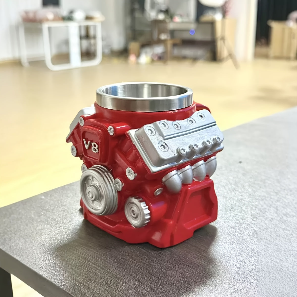 Taza original con forma de motor V8
