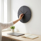 Orologio da parete rotondo minimalista con quadrante geometrico e display analogico