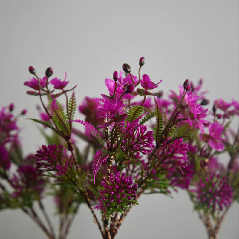Solcelledrevet lilla blomsterbedslampe på spyd med LED-lys