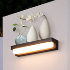 Solcellsdriven vägglampa med nedåtriktad belysning
