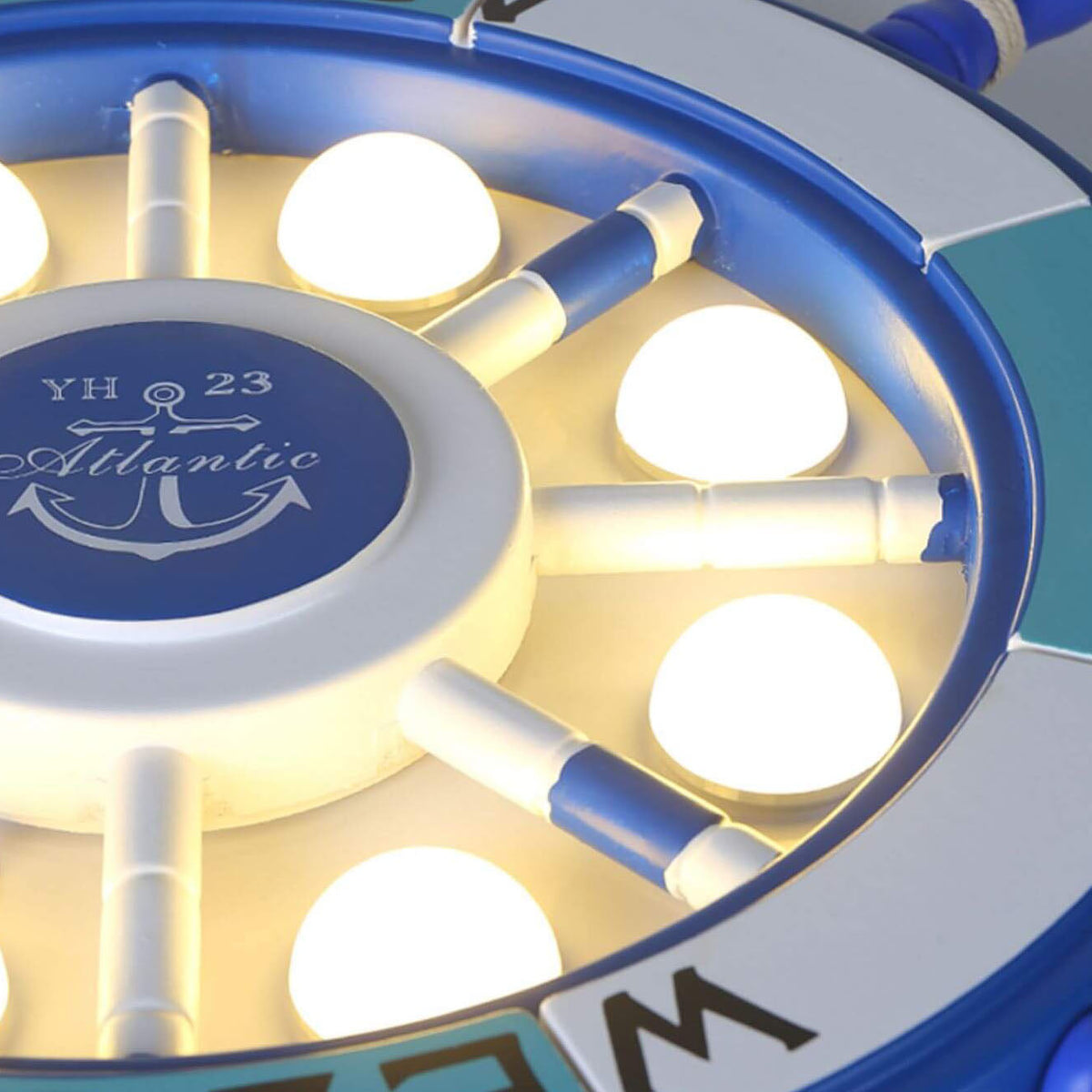 Luz LED infantil náutica de techo con timón de barco