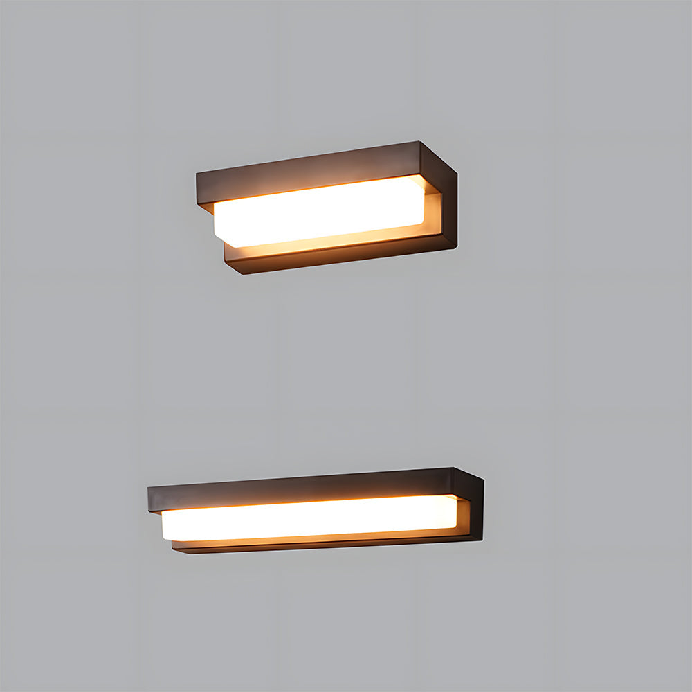 Solcellsdriven vägglampa med nedåtriktad belysning
