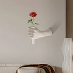 Jarrón de pared con forma de mano para flores