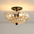Halvplan loftlampe i glas med kronbladsdesign