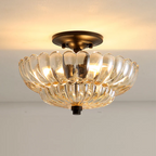 Halvplan loftlampe i glas med kronbladsdesign