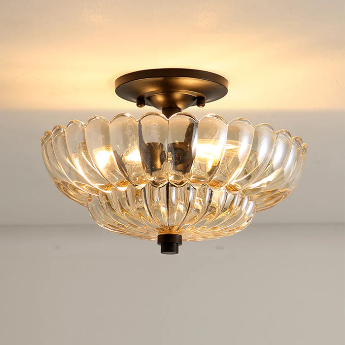 Halvplan loftlampe i glas med kronbladsdesign