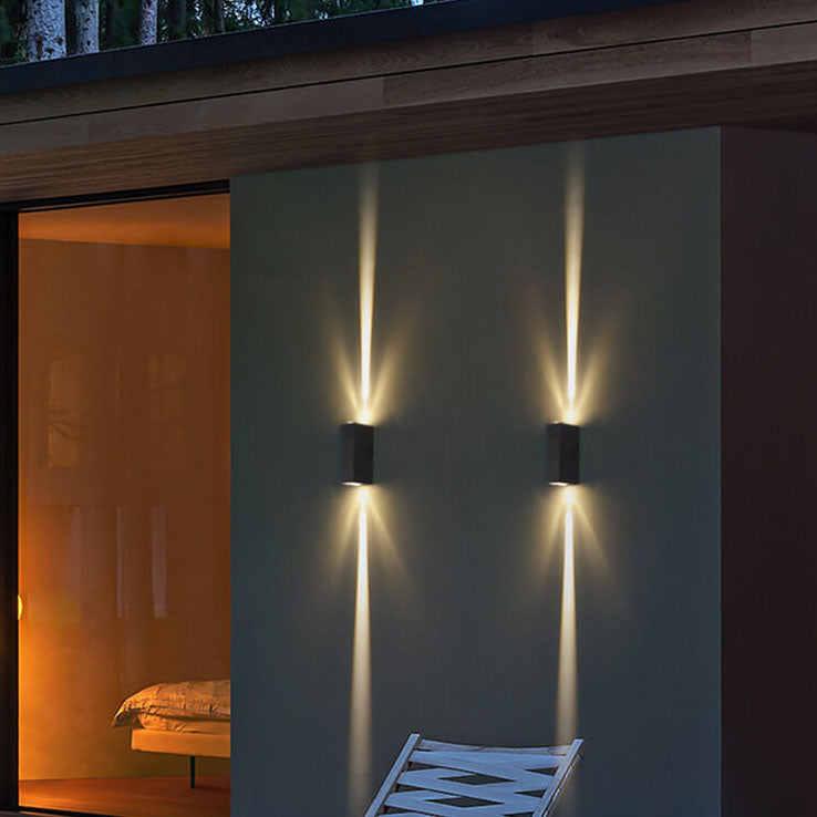 Lampada da parete rettangolare Scandi a LED per esterni con luce rivolta verso l'alto e verso il basso