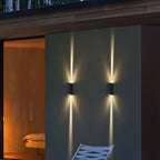 Lampada da parete rettangolare Scandi a LED per esterni con luce rivolta verso l'alto e verso il basso