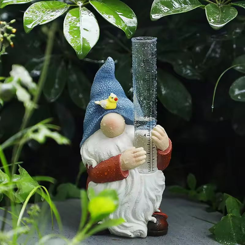 Statuetta da giardino a forma di gnomo con pluviometro