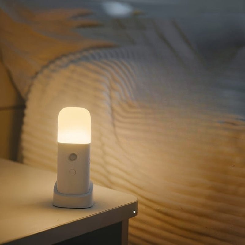 Ładowana lampka nocna LED z czujnikiem ruchu