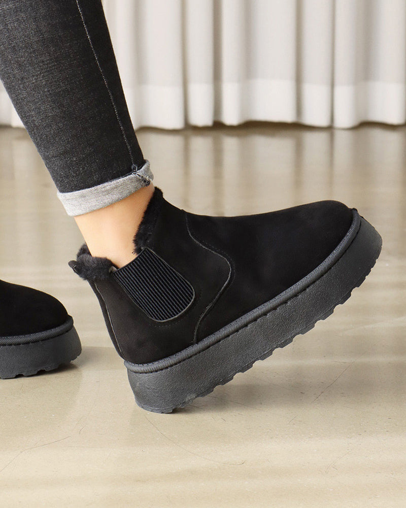 Stivaletti Chelsea da donna con platform e fodera in ecopelliccia