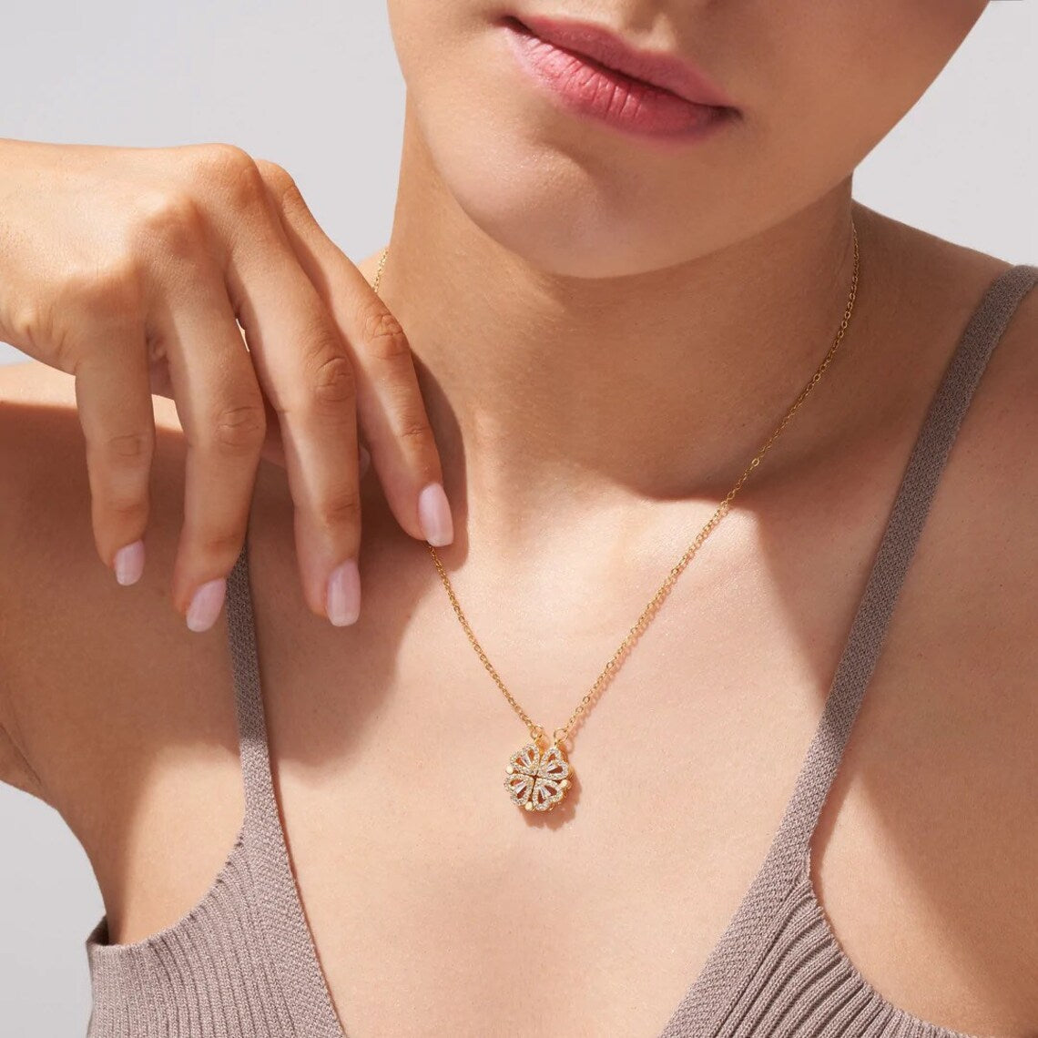 Women’s Four-Leaf Heart Pendant Necklace
