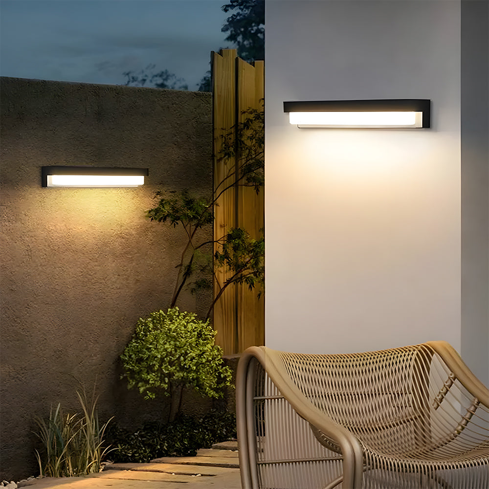 Solcellsdriven vägglampa med nedåtriktad belysning