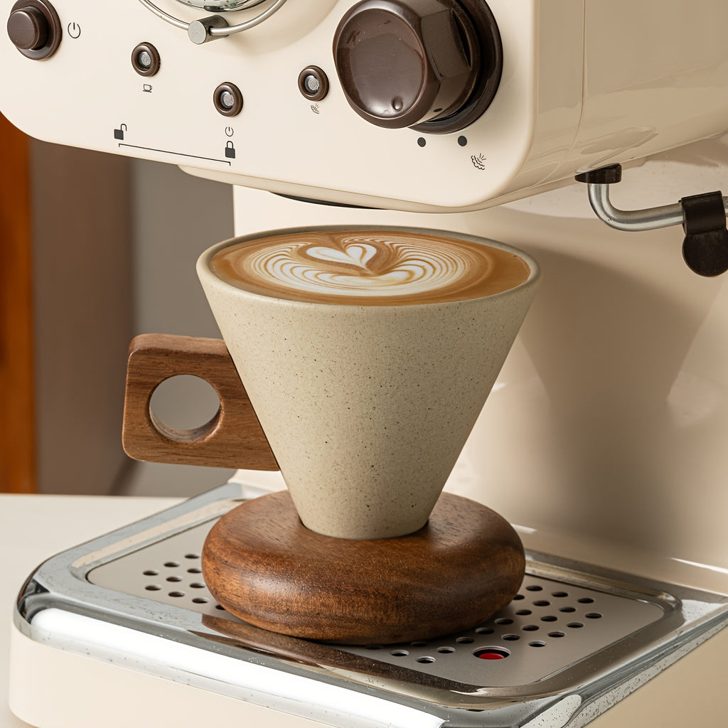 Kaffekop i stentøj i japansk stil med træhåndtag