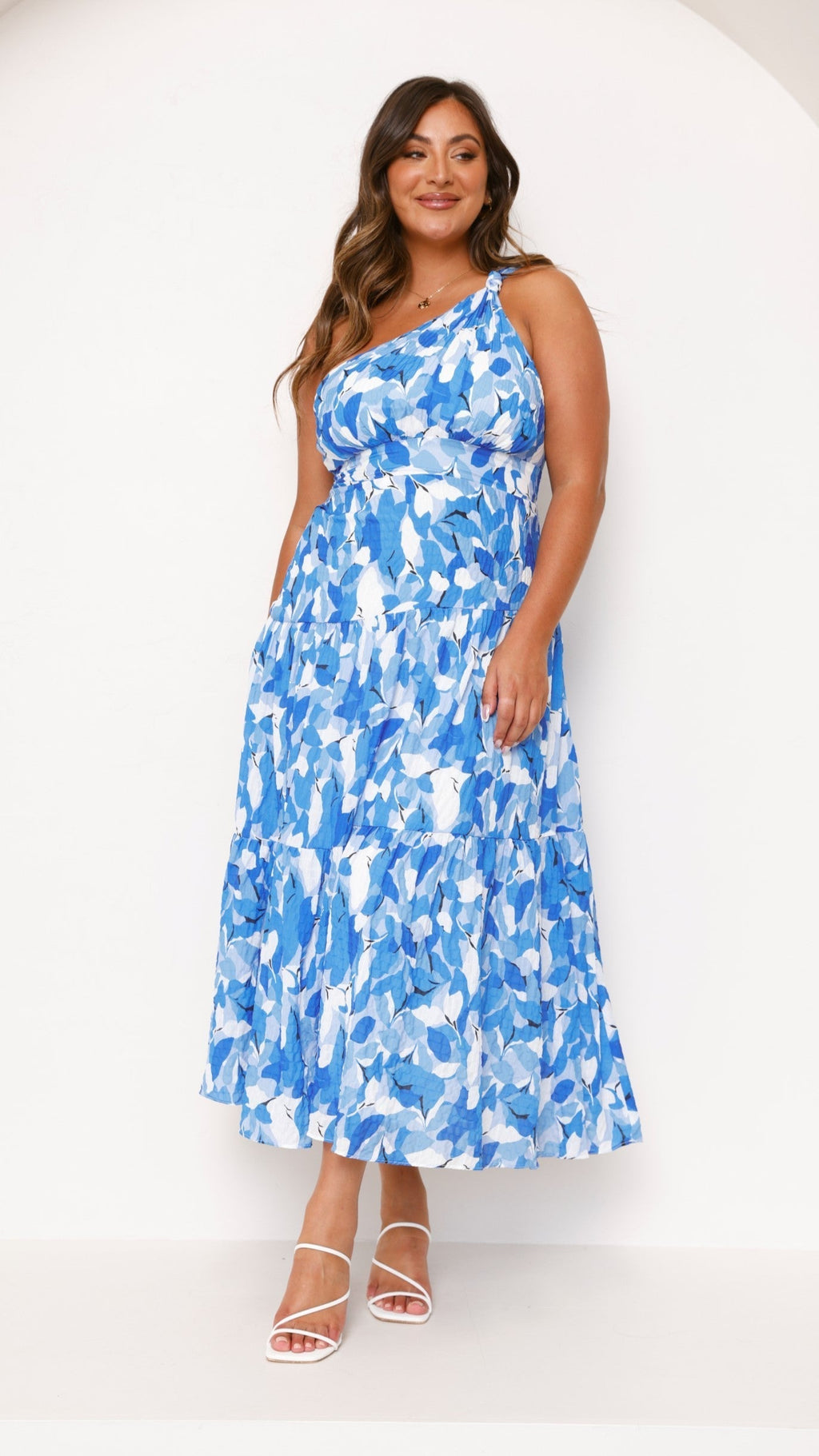 Vestido midi de un solo hombro para mujer con estampado floral abstracto, textura plisada y cintura fruncida con smock