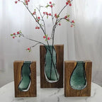Jarrones decorativos de madera con insertos de vidrio esculpido