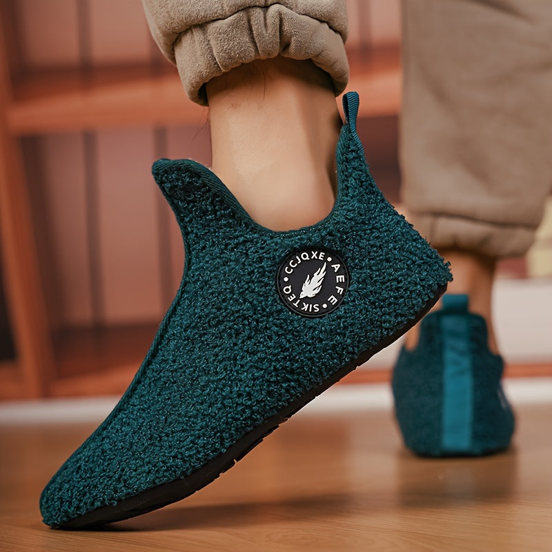 Teksturowane buty domowe wsuwane