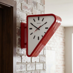Orologio da parete retrò triangolare con quadrante analogico