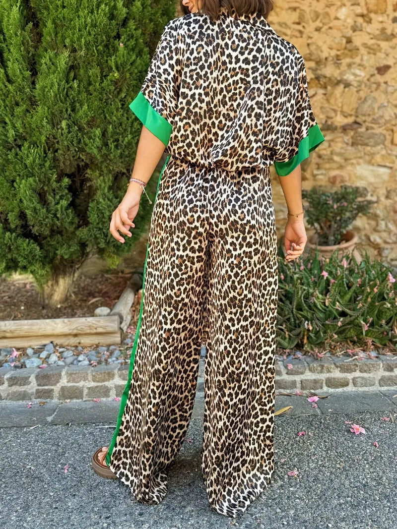 Conjunto coordinado de pierna ancha con estampado de leopardo para mujer y detalles en contraste