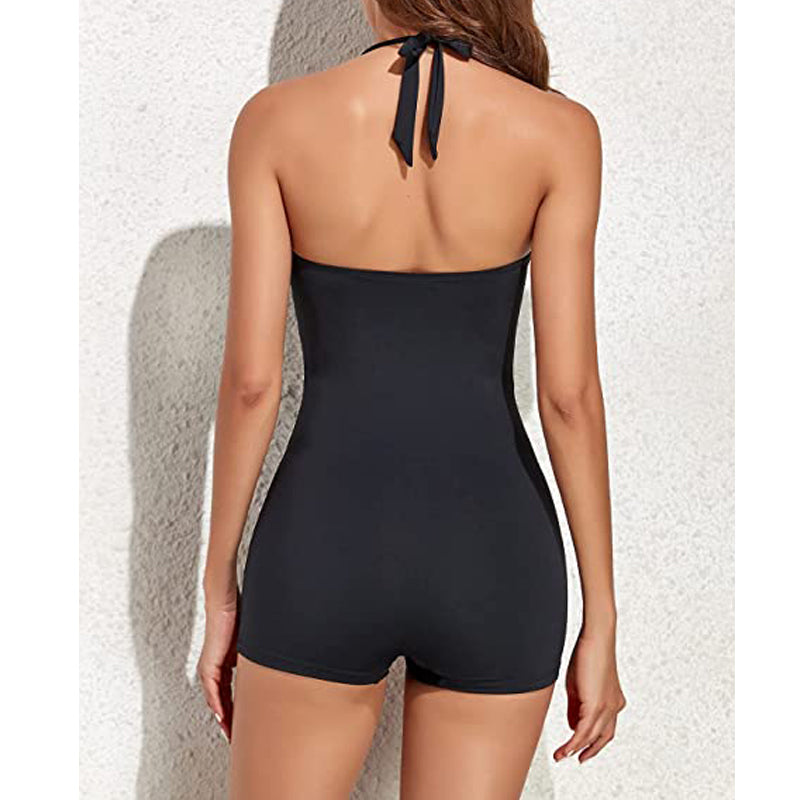 Dame badedragt med halterneck, formgivende rynker og indbyggede shorts  