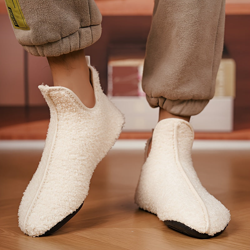 Teksturowane buty domowe wsuwane