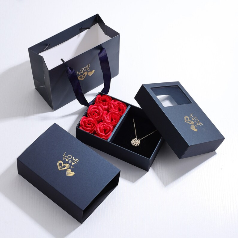 Women’s Four-Leaf Heart Pendant Necklace