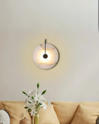LED-Wandleuchte aus Alabaster mit kreisförmigem Steinschirm und warmem, indirektem Licht
