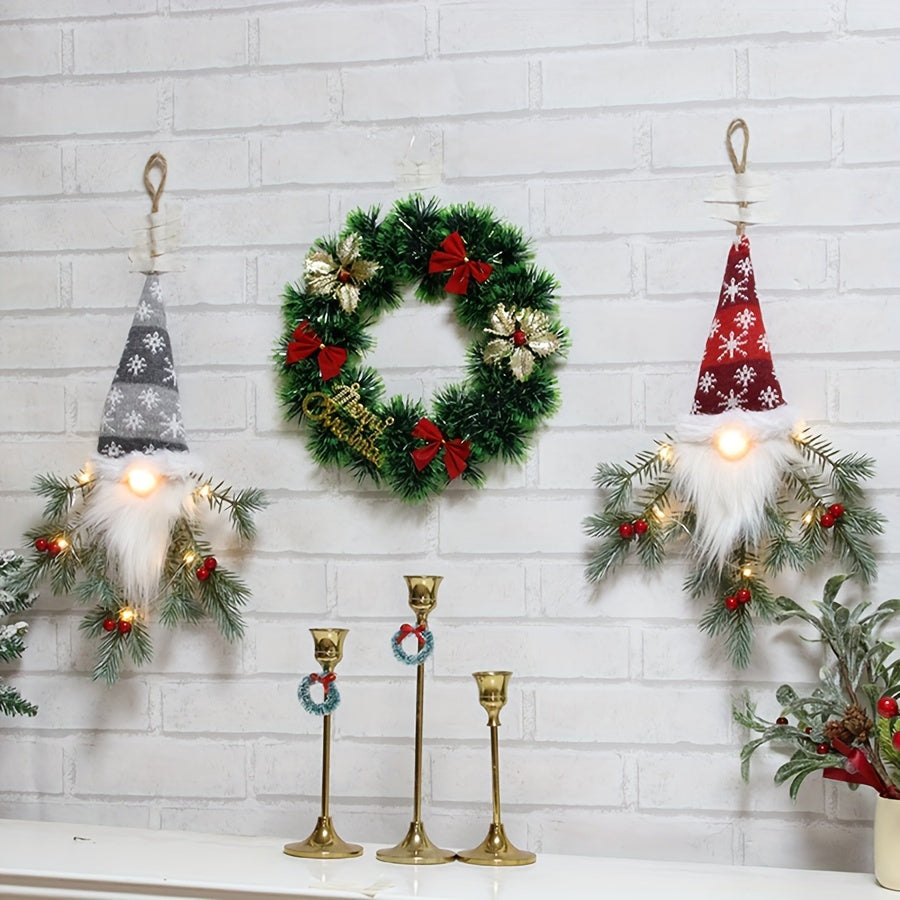 Hängande juldekorationer i form av tomtar med LED-lampor