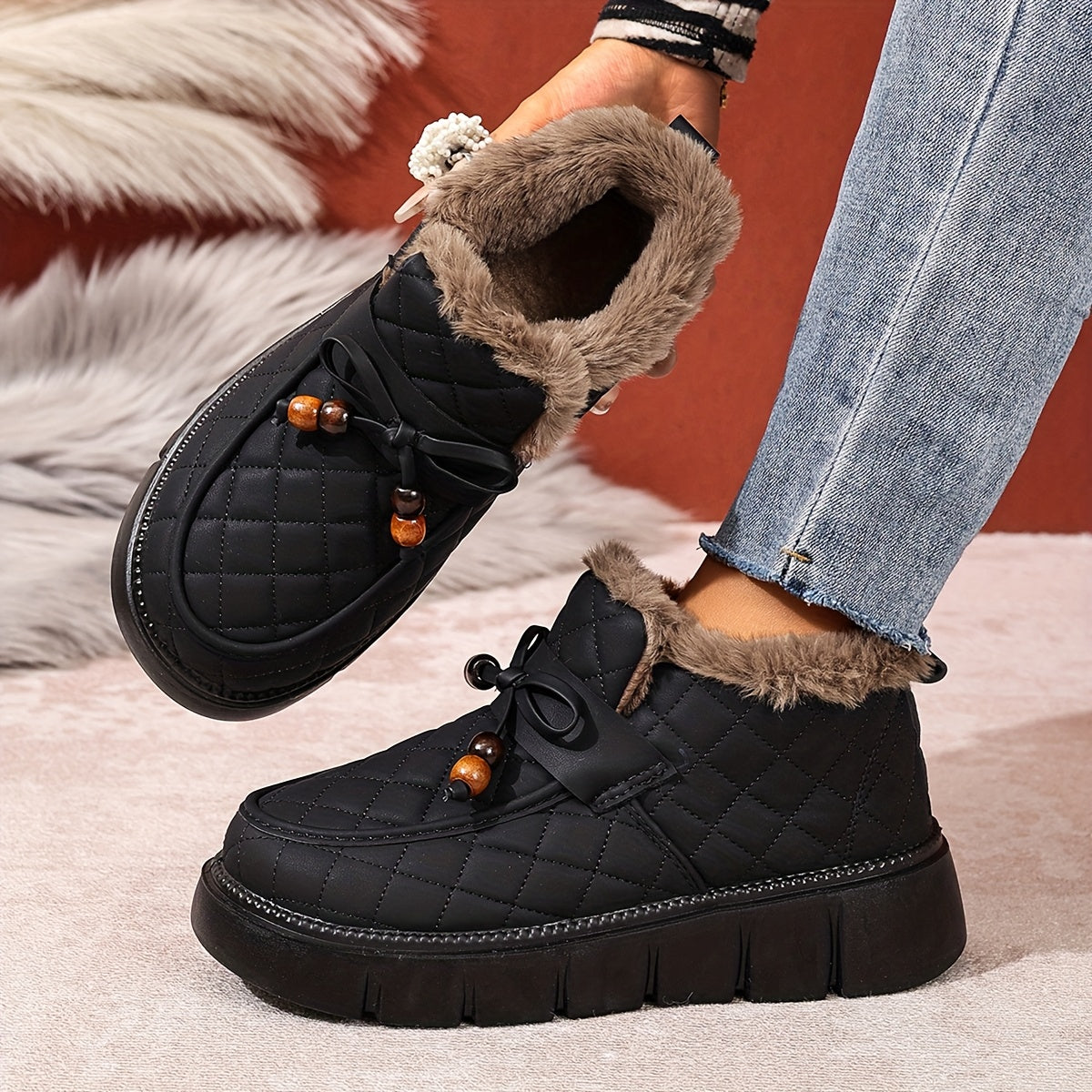 Damen-Steckschuhe mit Steppdesign und Kunstfellfutter