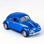 Juguete de coche clásico en miniatura