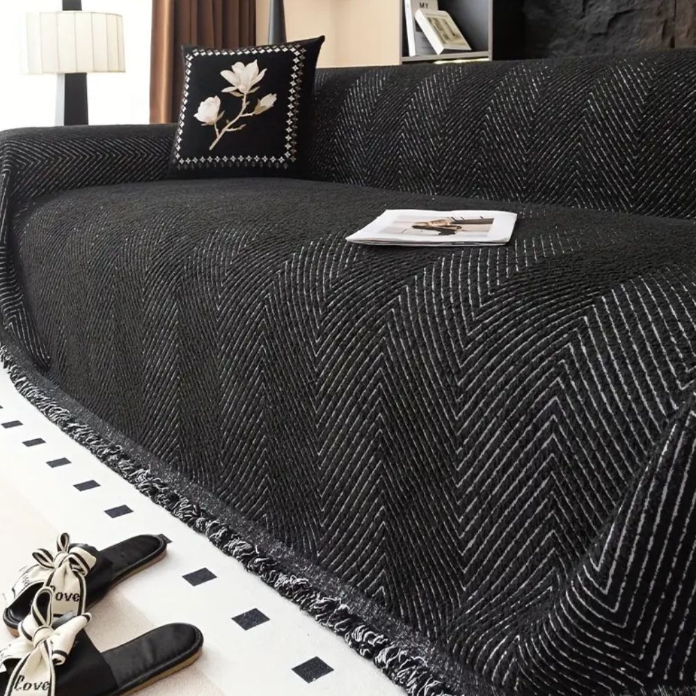 Siksak-kuvioinen sohvanpäällinen tupsureunuksella