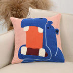 Nordiskt broderat kuddfodral med djurmotiv och strukturerad design