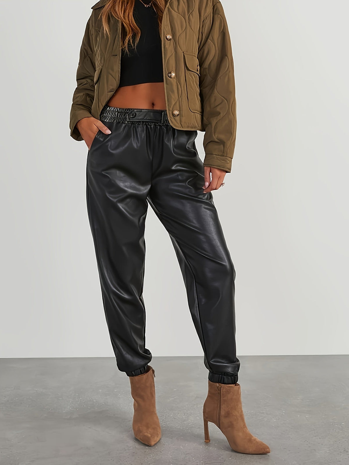 Pantalones jogger elegantes de cuero sintético para mujer