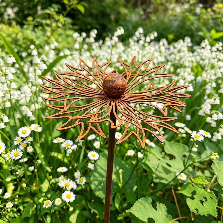 Havepind i jern med rustpatina og blomstermotiv