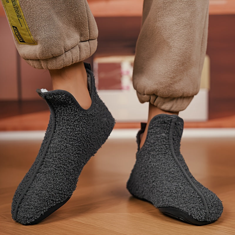 Teksturowane buty domowe wsuwane
