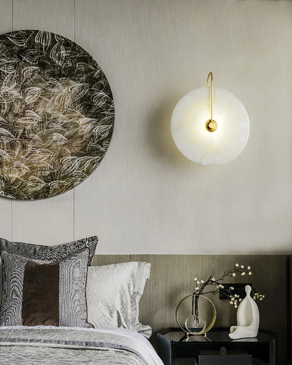 LED-Wandleuchte aus Alabaster mit kreisförmigem Steinschirm und warmem, indirektem Licht