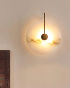 LED-Wandleuchte aus Alabaster mit kreisförmigem Steinschirm und warmem, indirektem Licht