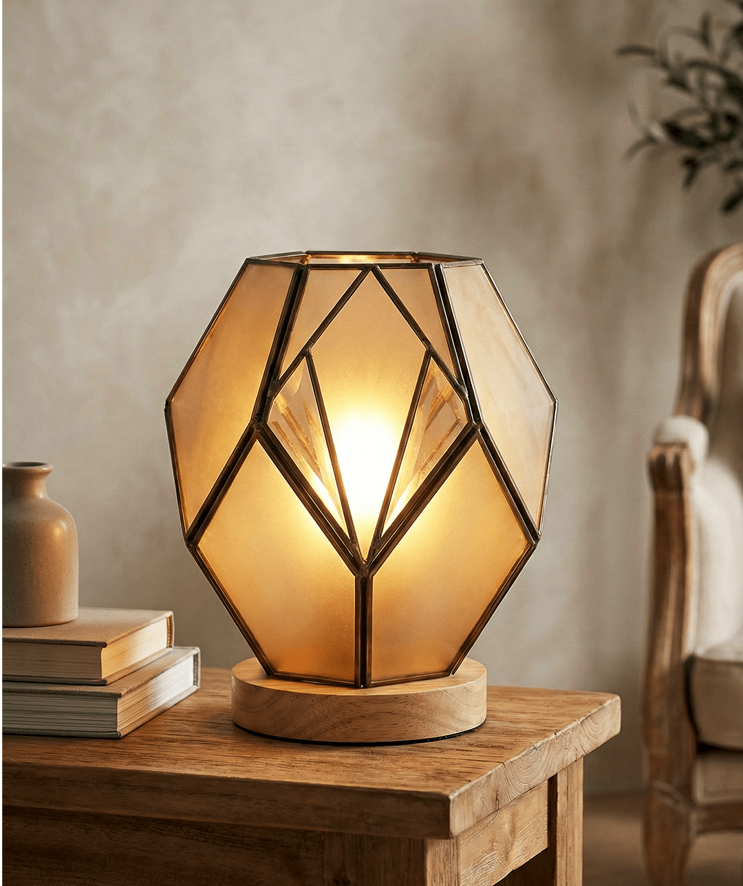 Geometryczna lampka stołowa z bursztynowego szkła