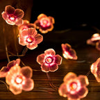 Dekorativ LED-lyskæde med lyserøde blomster