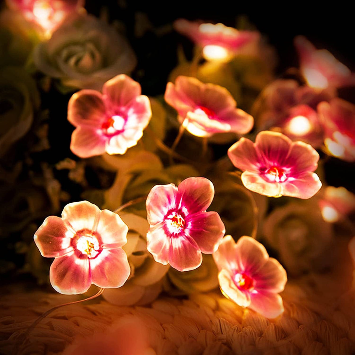 Dekorativ LED-lyskæde med lyserøde blomster