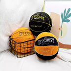 Mjuk dekorationskudde med basketmotiv