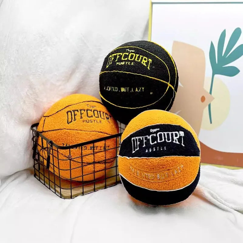Mjuk dekorationskudde med basketmotiv