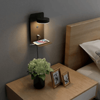 Wandmontierte LED-Nachttischlampe mit Ablage für das Smartphone