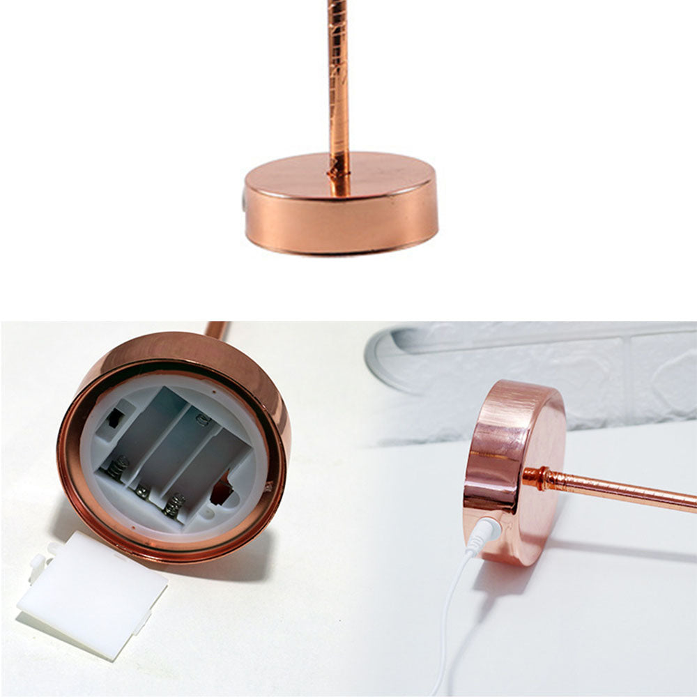 Lampada da tavolo LED con piume di struzzo