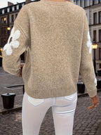 Damernas stickade tröja med crewneck och prästkrage-ärmar