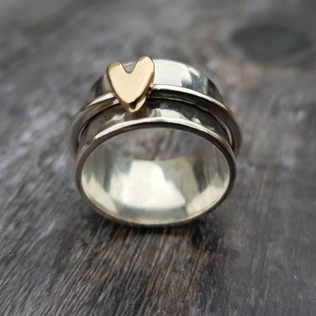 Anillo de banda giratorio de corazón bicolor para mujer