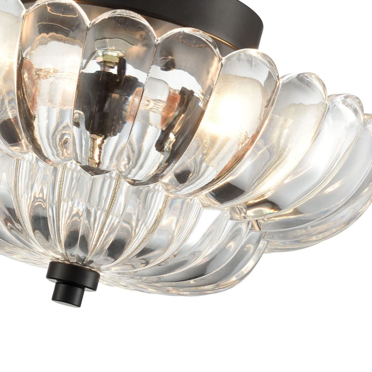 Halvplan loftlampe i glas med kronbladsdesign