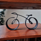 Minimalistisk cykelskulptur til dekorativ udstilling