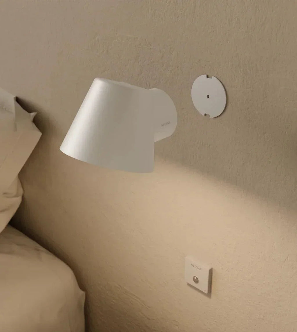 Ładowana regulowana lampa ścienna z aluminium