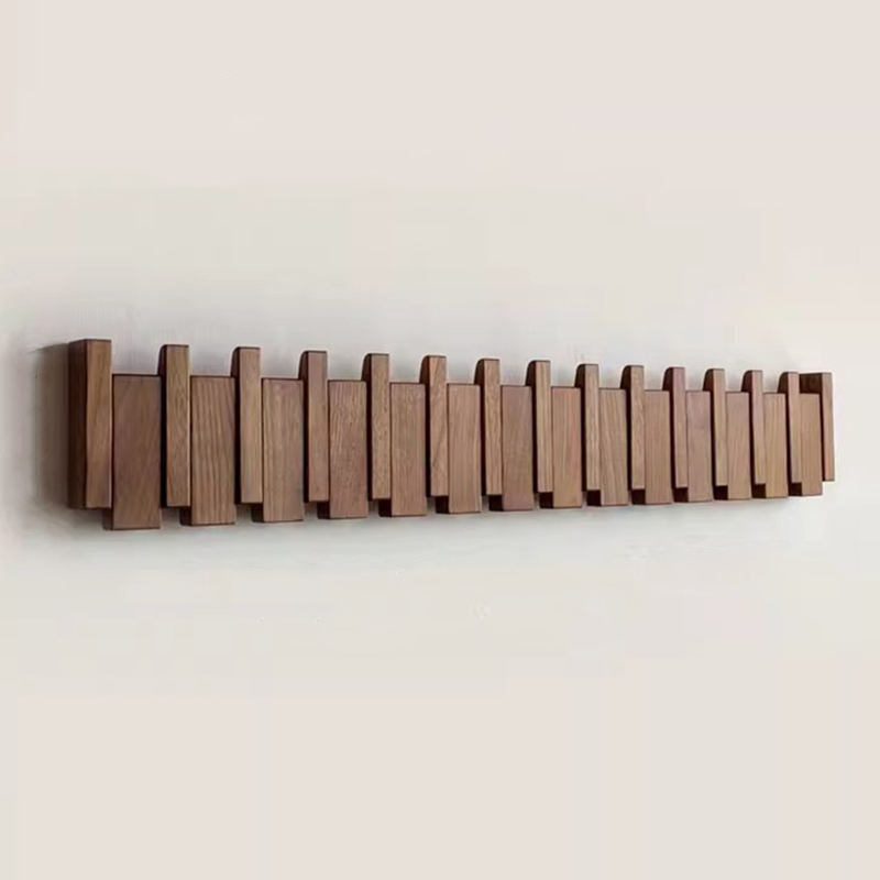 Porte-manteau mural minimaliste en bois avec crochets rabattables pour un rangement peu encombrant